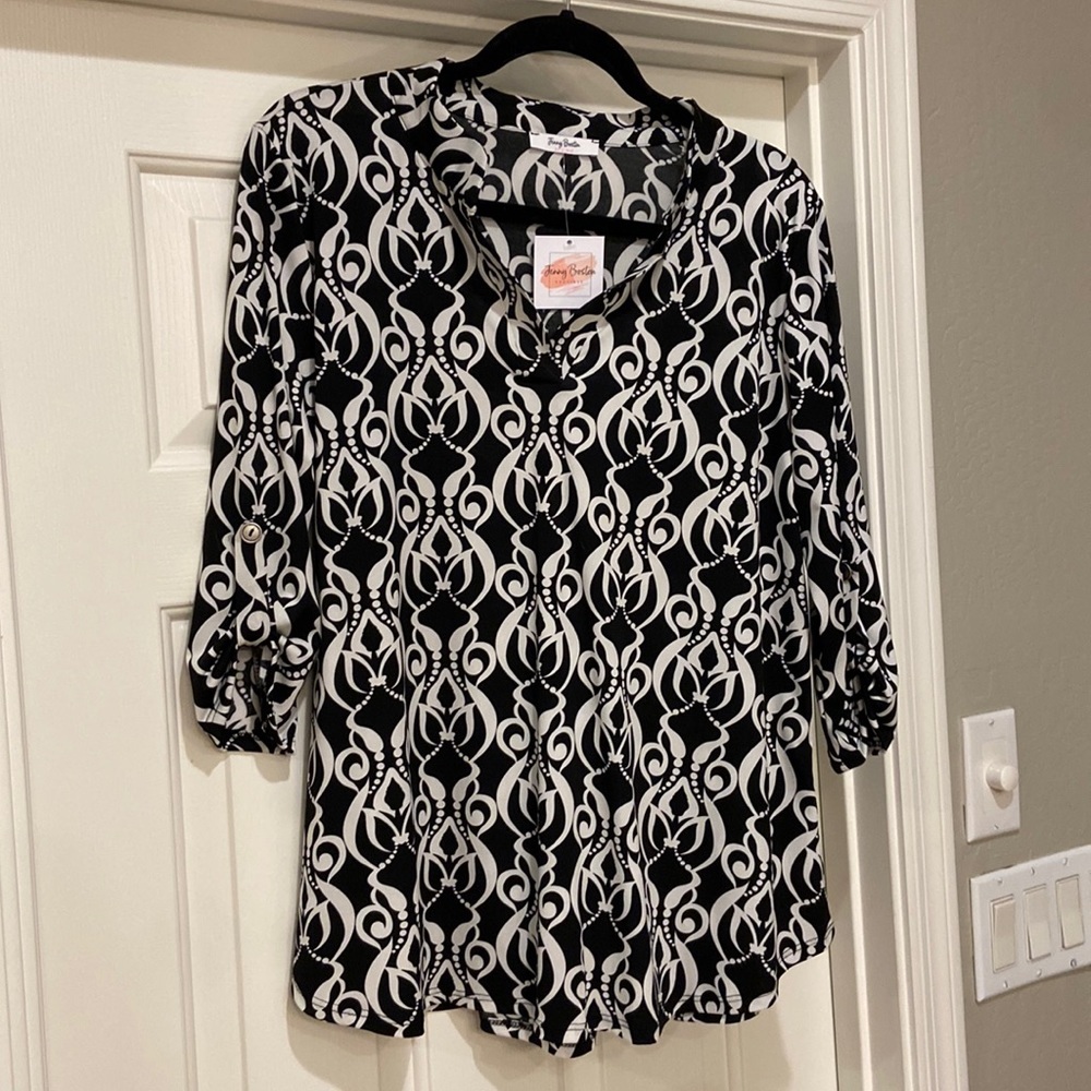 Jennie Boston boutique size medium black and white print top